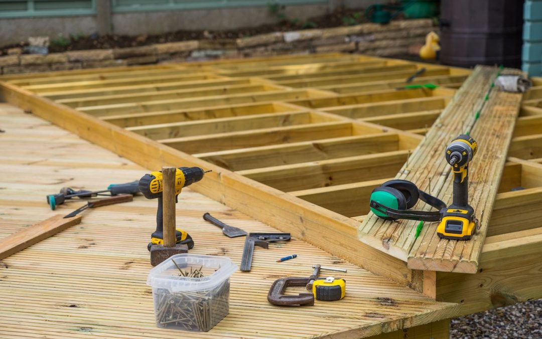 Why Hire a Licensed Contractor to Build Your Deck?