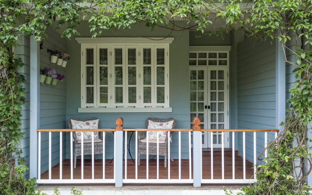 5 Summer-Ready Front Porch Designs to Enlist